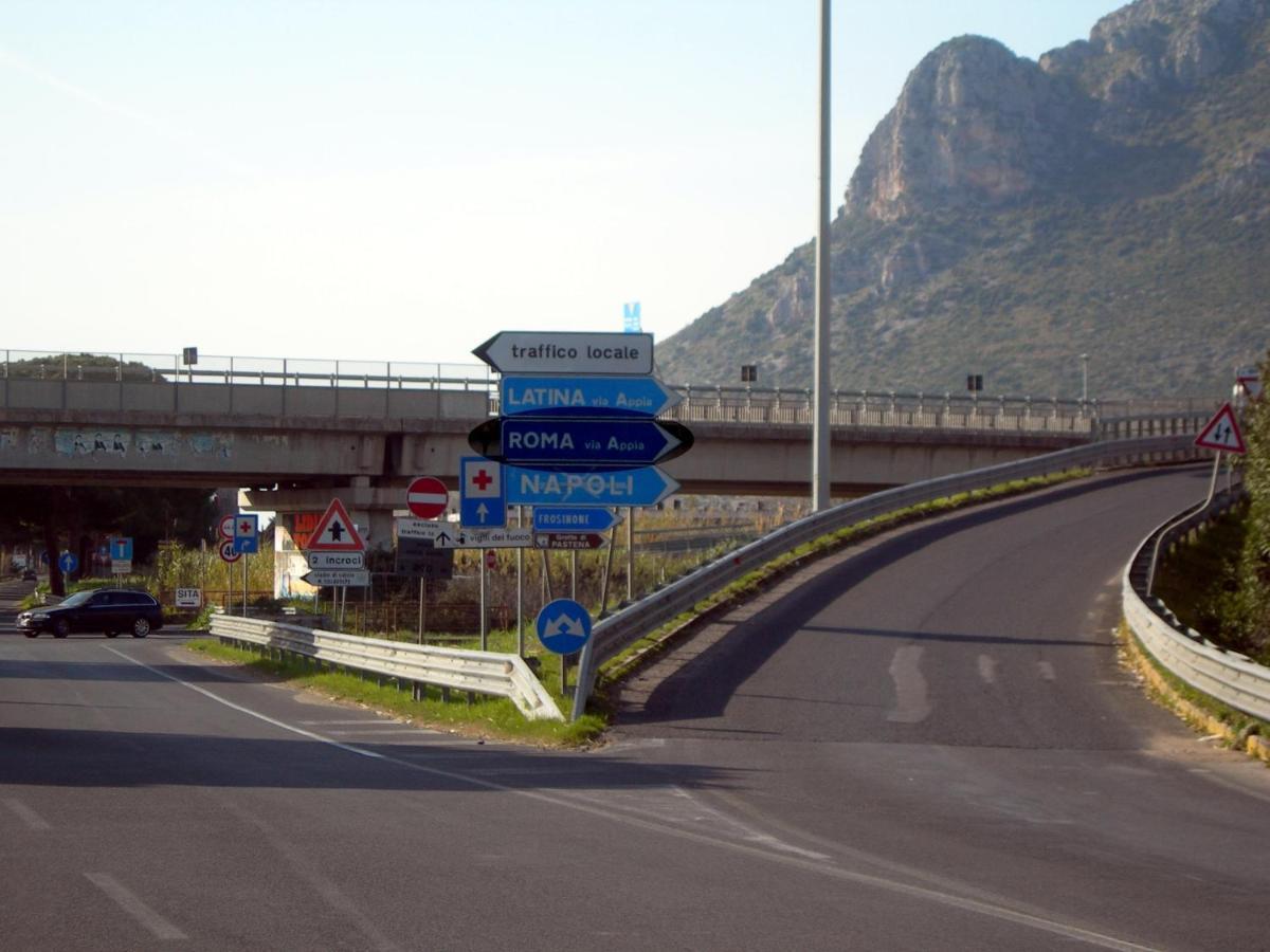 Belvedere Monte Leano Guest House Terracina Exterior photo